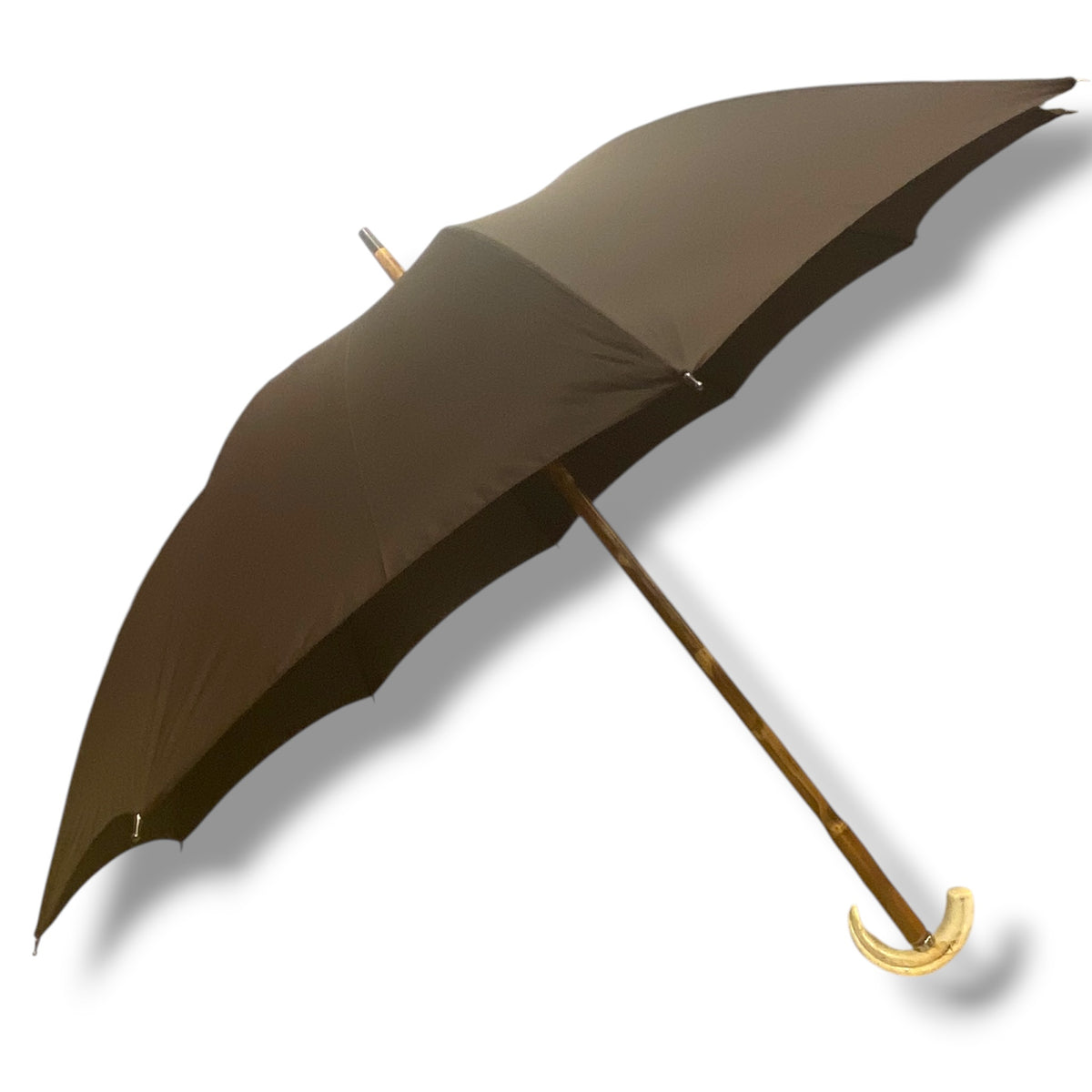 Regenschirm aus Schafshorn mit Kastanienholzgriff und 10 Fiberglasstreben, handgefertigt von Domizio Umbrellas seit 1989, hergestellt in Italien