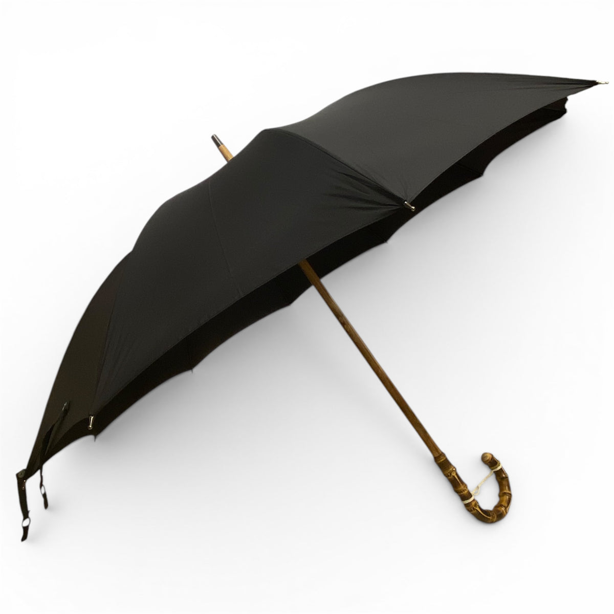 Regenschirm mit Bambusgriff auf einem Schwanenhalsstiel mit 10 Streben. Handgefertigt von Ombrelli Domizio seit 1989. Hergestellt in Italien.