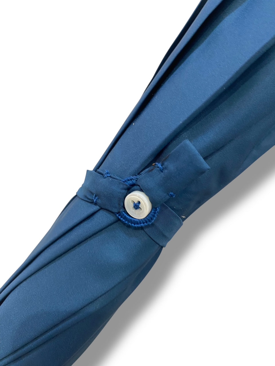 Klassischer Regenschirm mit Griff aus Fiberglas in Holzoptik und 10 Streben